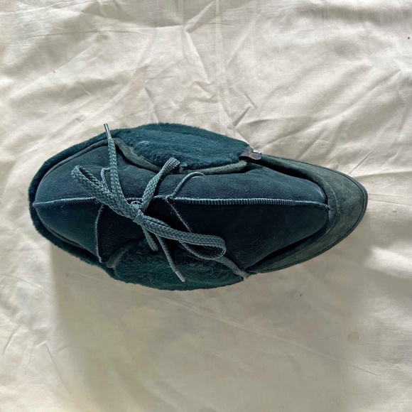 HAT, DEERSTALKER STYLE, GENUINE LEATHER AND SHEEPSKIN, HAS CORDS TO TIE AT CHIN, - Picture 3 of 3